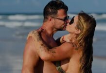 Mãe de Viih Tube esbanja boa forma ao posa de biquíni na praia: ‘Menina da praia’