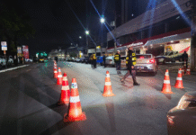 Fiscalização prende 12 condutores embriagados na avenida Isaac Póvoas na madrugada deste domingo (19)