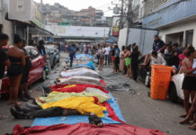 Veja Vídeo – Operação no RJ: Vídeo mostra moradores da Penha recuperando corpos por conta própria