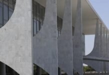 Governo sanciona proibição do uso de linguagem neutra em órgão público