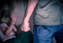 Violência doméstica leva PM a descobrir arsenal clandestino