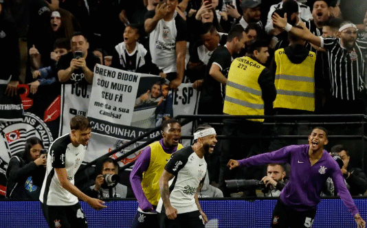 Depay e Yuri Alberto desequilibram e Corinthians vence Majestoso