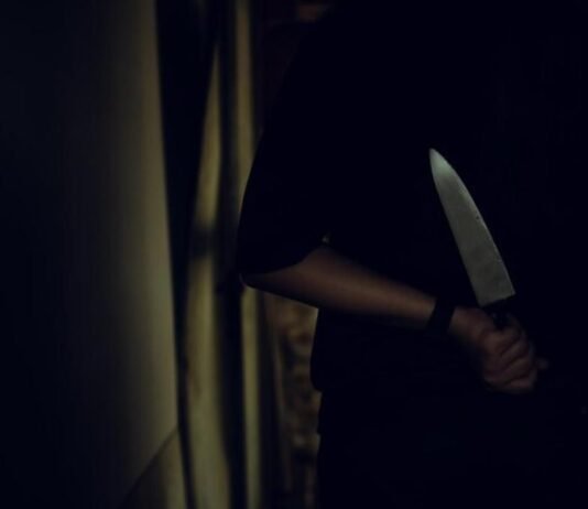 Júri condena a prisão filho que matou próprio pai a facadas após discussão