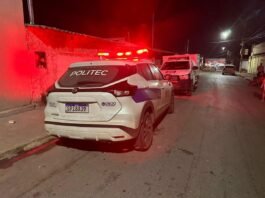 Dupla metralha homem dentro de casa e esposa é baleada ao tentar impedir execução