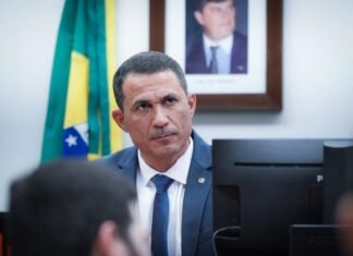 Deputado critica proposta que reduz escala 6×1 por temer desmonte na economia’