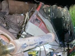 Caminhoneiro fica gravemente ferido em batida na BR-163