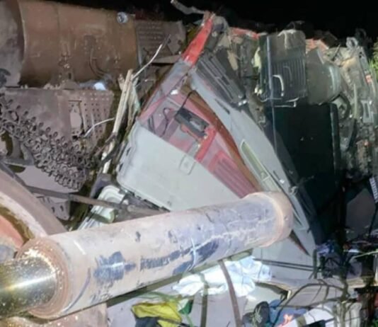 Caminhoneiro fica gravemente ferido em batida na BR-163