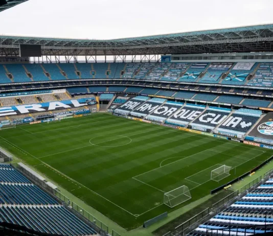 Grêmio faz 3 a 0 no Inter e está com uma mão na taça do Gauchão