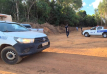 Homem morre esmagado enquanto fazia reparo em veículo; estrutura cedeu