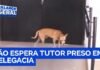 Veja Vídeo – Cachorro fica dia e noite em frente a distrito policial à espera do dono preso; veja