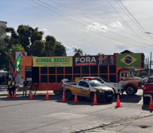 Direita de Mato Grosso promove ato em avenida de Cuiabá