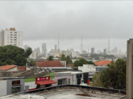 Temporal alaga trechos de Cuiabá e Inmet prevê mais chuva