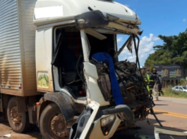 Dois homens ficam presos nas ferragens em acidente na BR-163