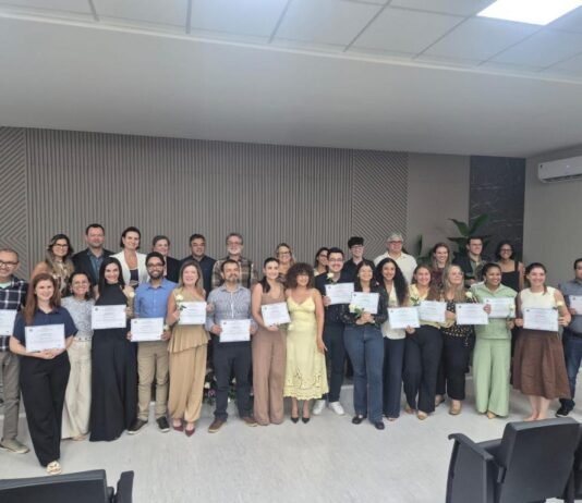 SES forma mais 19 médicos especialistas em hanseníase