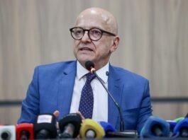 Parte da bancada cobra Pivetta após acusação de negociata