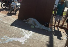 Batida entre duas motos mata mulher em cruzamento