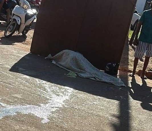 Batida entre duas motos mata mulher em cruzamento