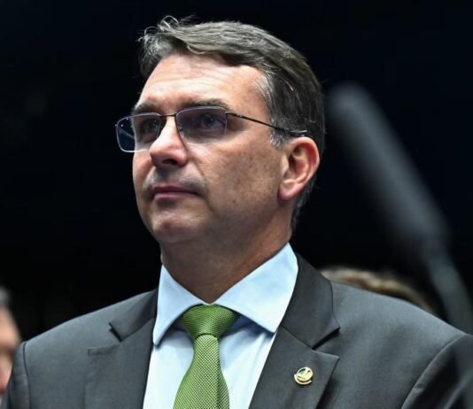 Pré-candidato à Presidência, Flávio Bolsonaro participa de evento do agro em Sinop