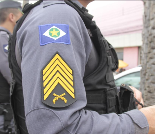 Alunos de 15 anos são detidos após invadir escola, vandalizar salas e pichar facção em Sorriso