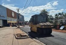 Trechos da Avenida da Prainha recebem camada de asfalto especial para BRT