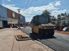 Trechos da Avenida da Prainha recebem camada de asfalto especial para BRT