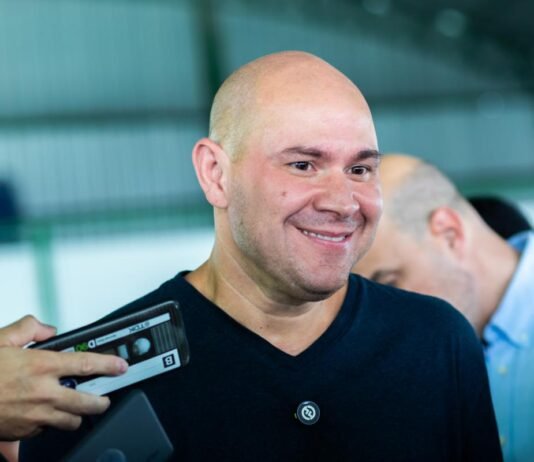 Abilio conta com ‘barraco da esquerda’ para promover filme de Bolsonaro