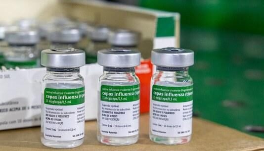 SES distribui mais de 619 mil doses da vacina contra influenza; mais de 320 mil já vacinaram em MT