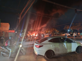 Moradores fecham avenida com pneus em chamas e cobram promessas de prefeita