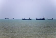 Veja Vídeo – Irã adverte navios para que não se desviem da rota demarcada em Ormuz: ‘aumentará tensões’