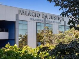 Servidores fazem ato no TJ e cobram fim de descontos dos consignados