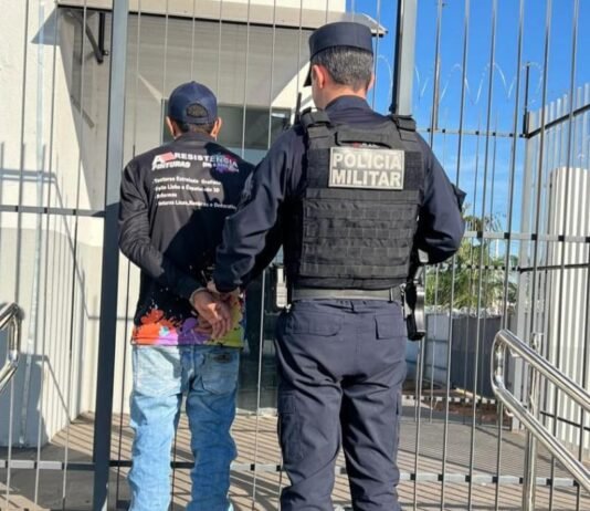 Tornozelado é preso por ameaçar e agredir a esposa durante discussão