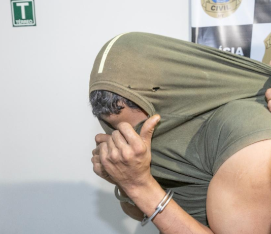 Vídeo – Acusado diz que matou vítima a pedradas e queimou corpo