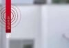 Veja Vídeo – PMs tentam conter homem em surto, mas telhado cede e grupo cai em SC; assista