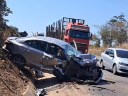 Batida entre 3 veículos deixa um ferido em rodovia de MT