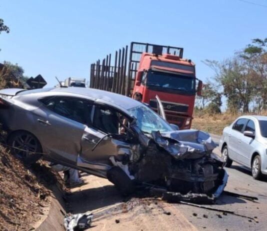 Batida entre 3 veículos deixa um ferido em rodovia de MT