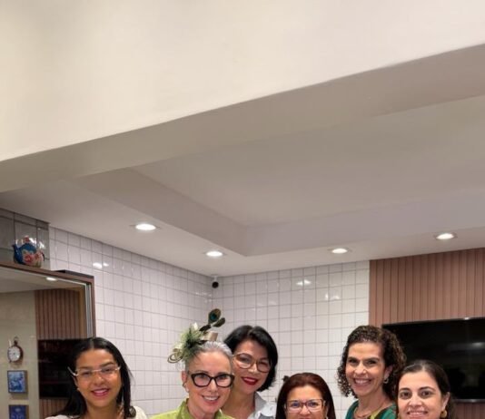 Café & Conversa reúne mulheres no Espaço 8 para refletir sobre autonomia, identidade e autoestima