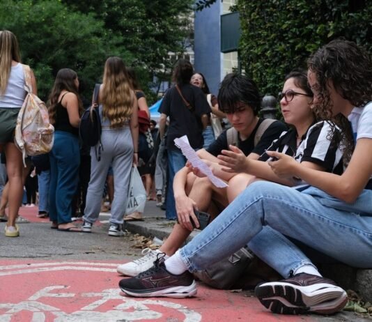 Saeb 2025: Brasil recupera nível pré-pandemia, mas ainda tem gargalos