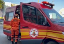 Trabalhador sofre descarga elétrica e cai de andaime