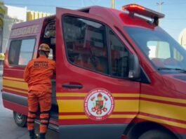 Trabalhador sofre descarga elétrica e cai de andaime