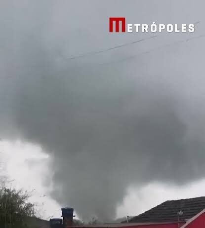 Veja Vídeo – Ciclone no Rio Grande do Sul: Vídeos mostram rastro de destruição e tornado atingindo cidade