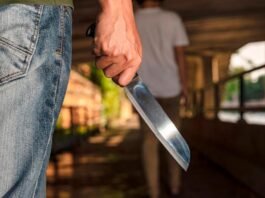 Homem é esfaqueado por vizinho após briga por causa de cachorro