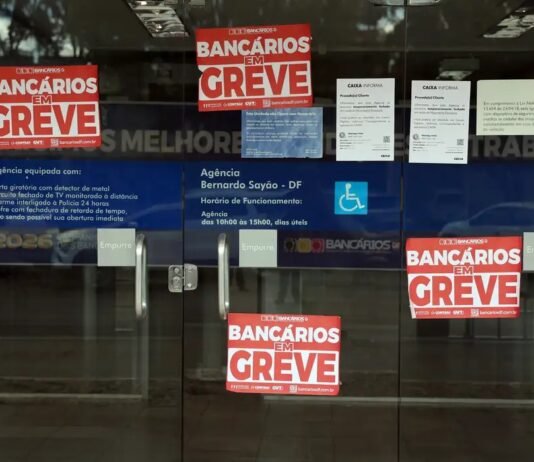 Bancários rejeitam proposta da Caixa e mantêm greve nacional
