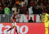 Flamengo vence e fica a um ponto do Palmeiras, líder do Brasileirão