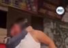 Veja Vídeo – Mulher leva spray de pimenta no rosto ao tentar impedir apreensão de moto; veja