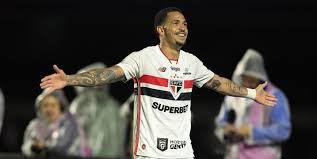 Futebol em destaque: São Paulo vence Atlético-MG e Bahia surpreende Bragantino no Brasileirão