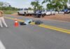 Homem pula de moto, é atropelado por caminhonete e morre