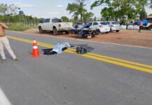 Homem pula de moto, é atropelado por caminhonete e morre