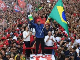 Lula é reeleito presidente do Brasil em virada histórica